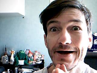 La naïveté, par contre, j'ai des pistes... 